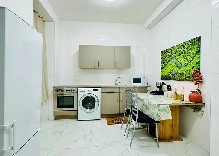 Апартаменти Private In 5br Near Matzleinsdorfer Platz