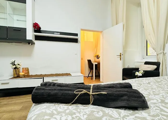 Апартаменти Private In 5br Near Matzleinsdorfer Platz *